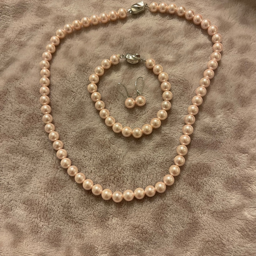 Elegant and Delicate Pink Pearl Jewelry Set